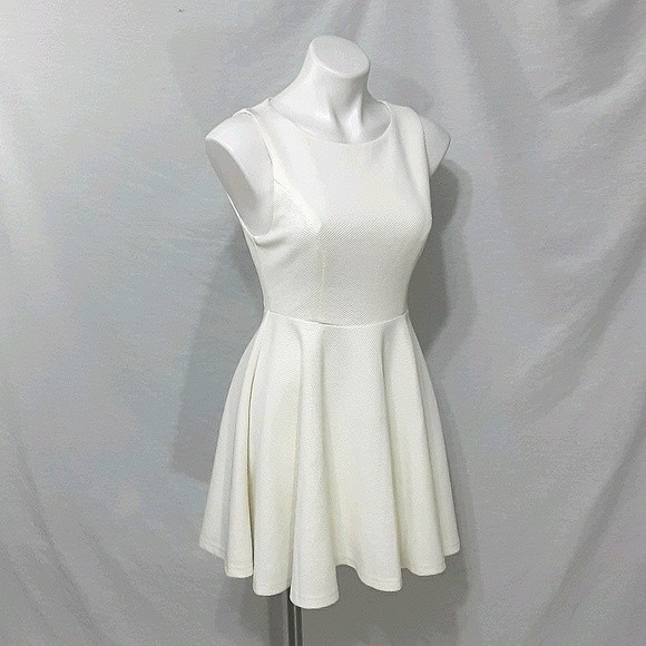Lulu’s White Fit & Flare Mini Dress M | Sleeveless Open Back Flirty Elegant Chic - Picture 3 of 5